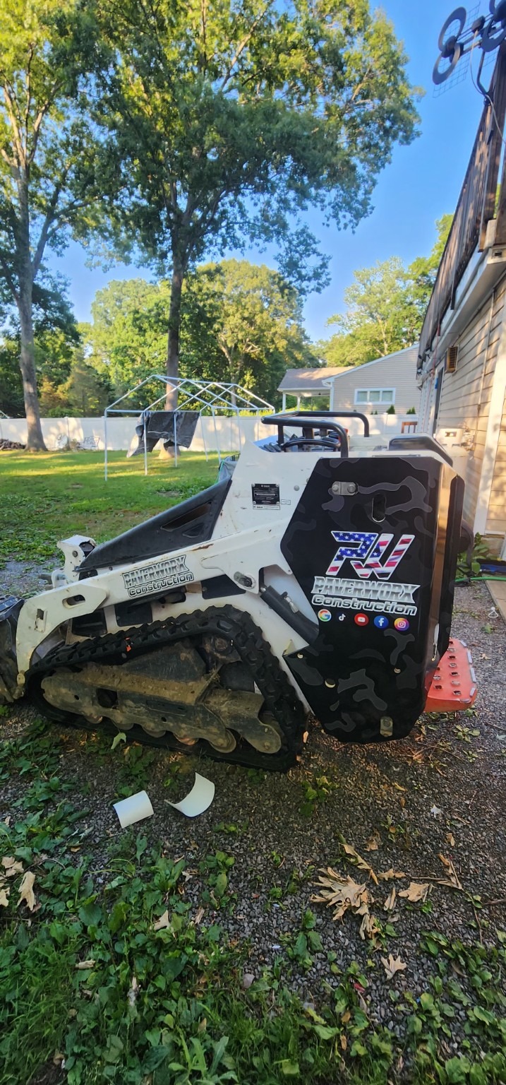 Construction equipment — Side: Equipment graphics